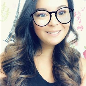 Meet your Posher, Dayna uhiwailani